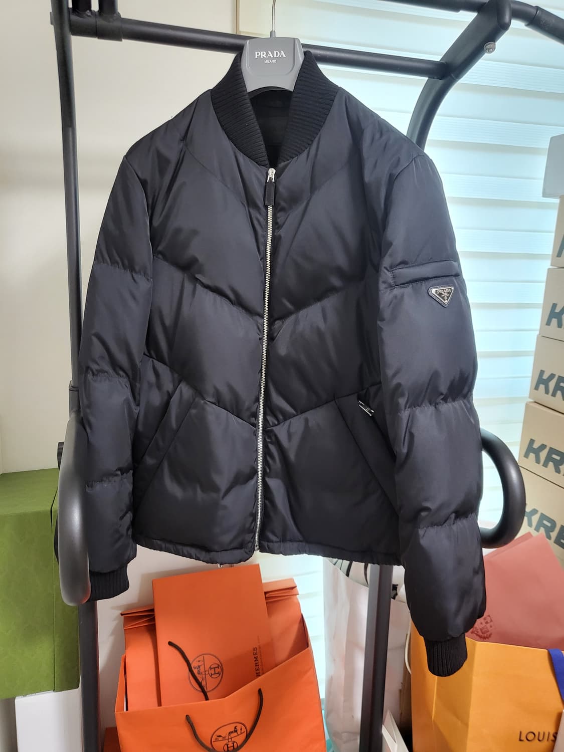 22FW 프라다 리나일론 구스다운 패딩 48 상품이미지1