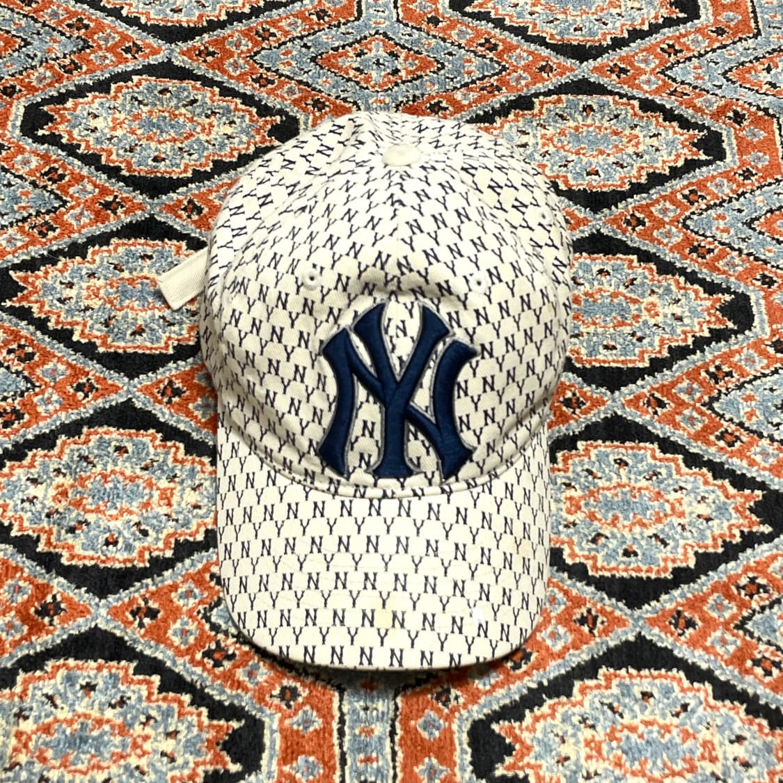 MLB 뉴욕양키스 패턴로고 아이보리 야구볼캡 FREE 상품이미지1