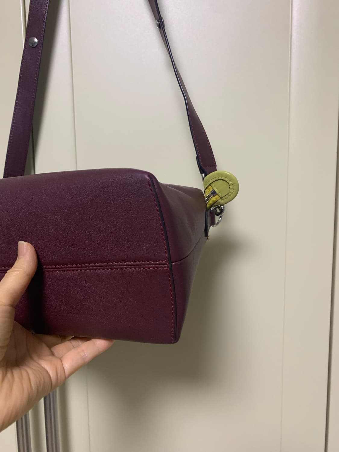 펜디 바이더웨이 버건디 숄더토트백.  정품 상품이미지4