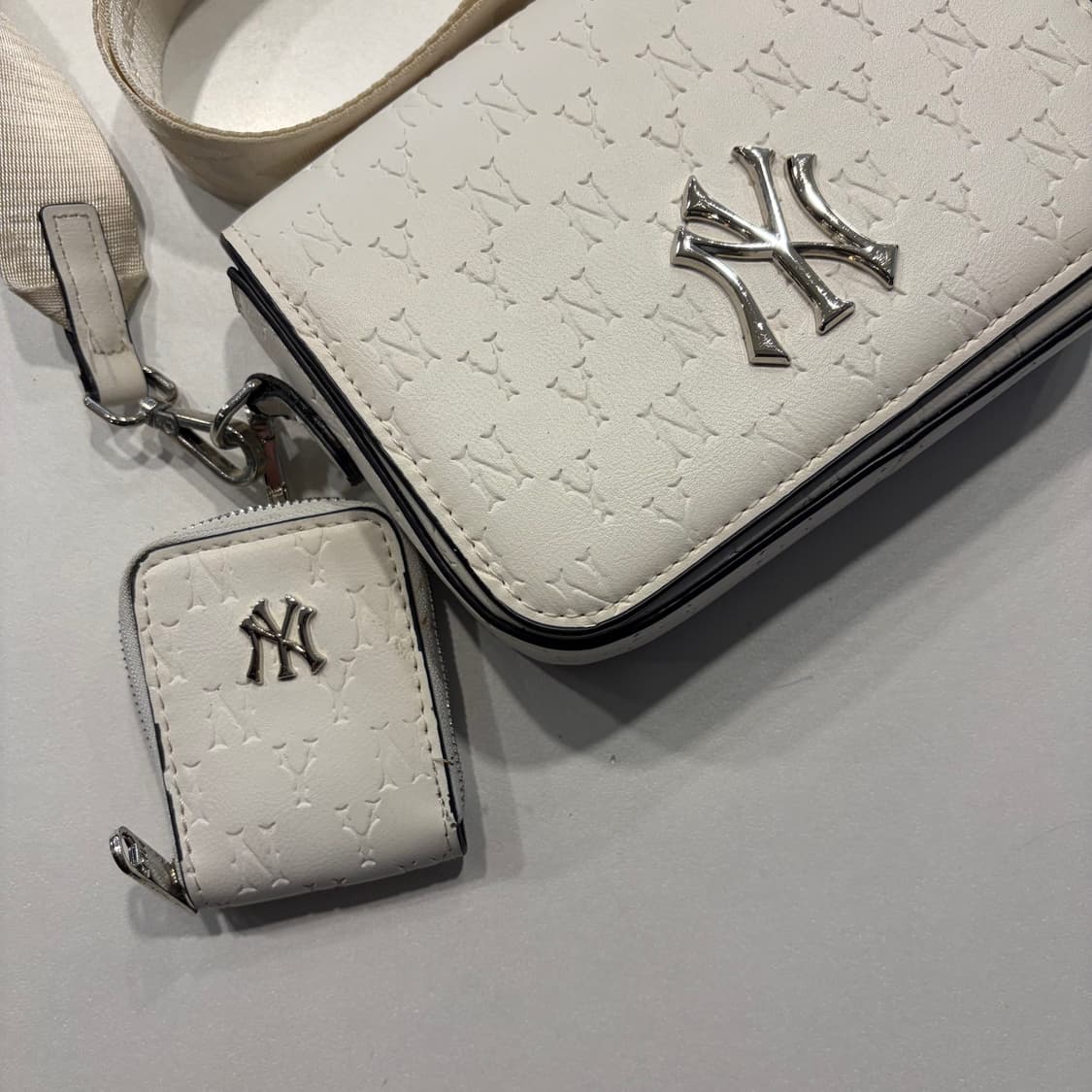 MLB 뉴욕 양키스 엠보 크로스백 + 카드지갑 상품이미지2