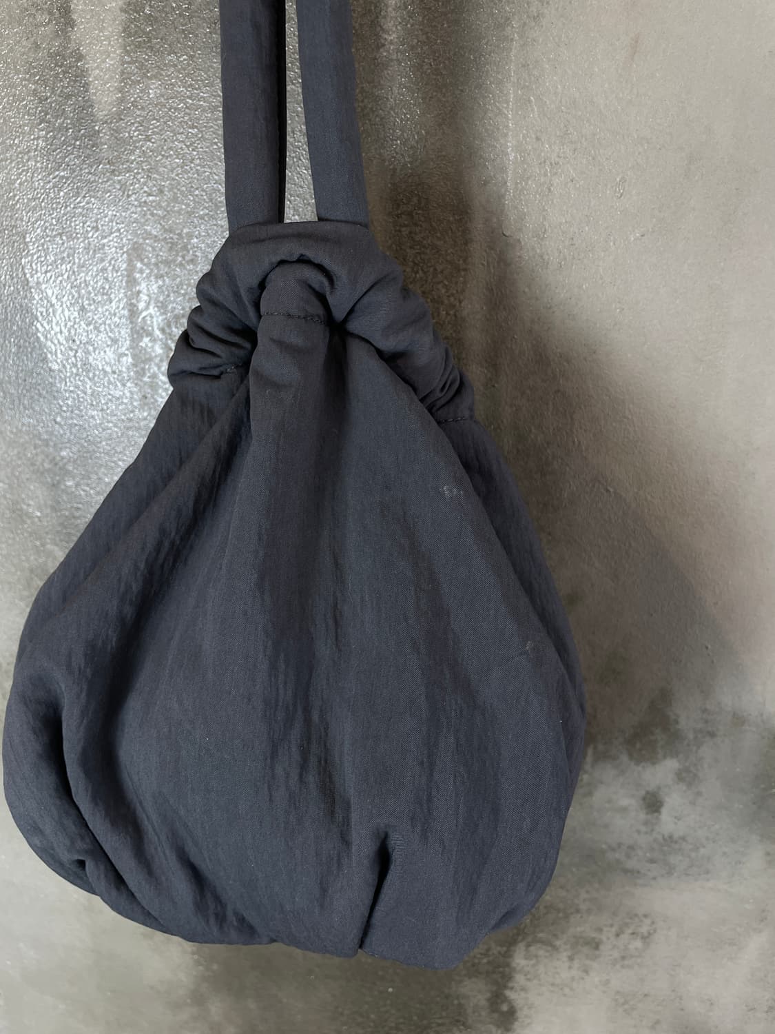 아모멘토 패디드 볼 백 상품이미지6