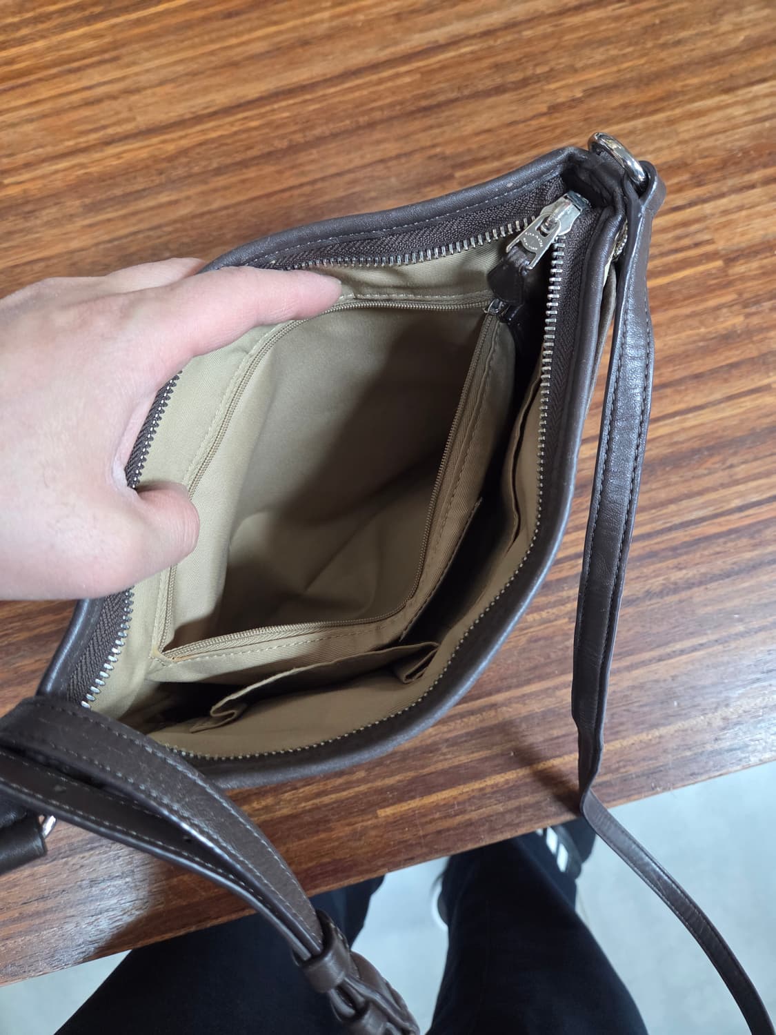 코치 은장 크로스백  상품이미지3