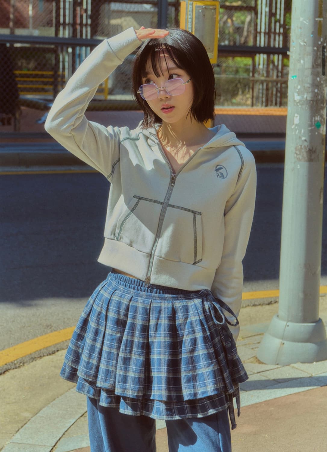 썸플레이스 라라진 프릴 체크 레이어드 코튼 랩 숏 플리츠 스커트 네이비 상품이미지1