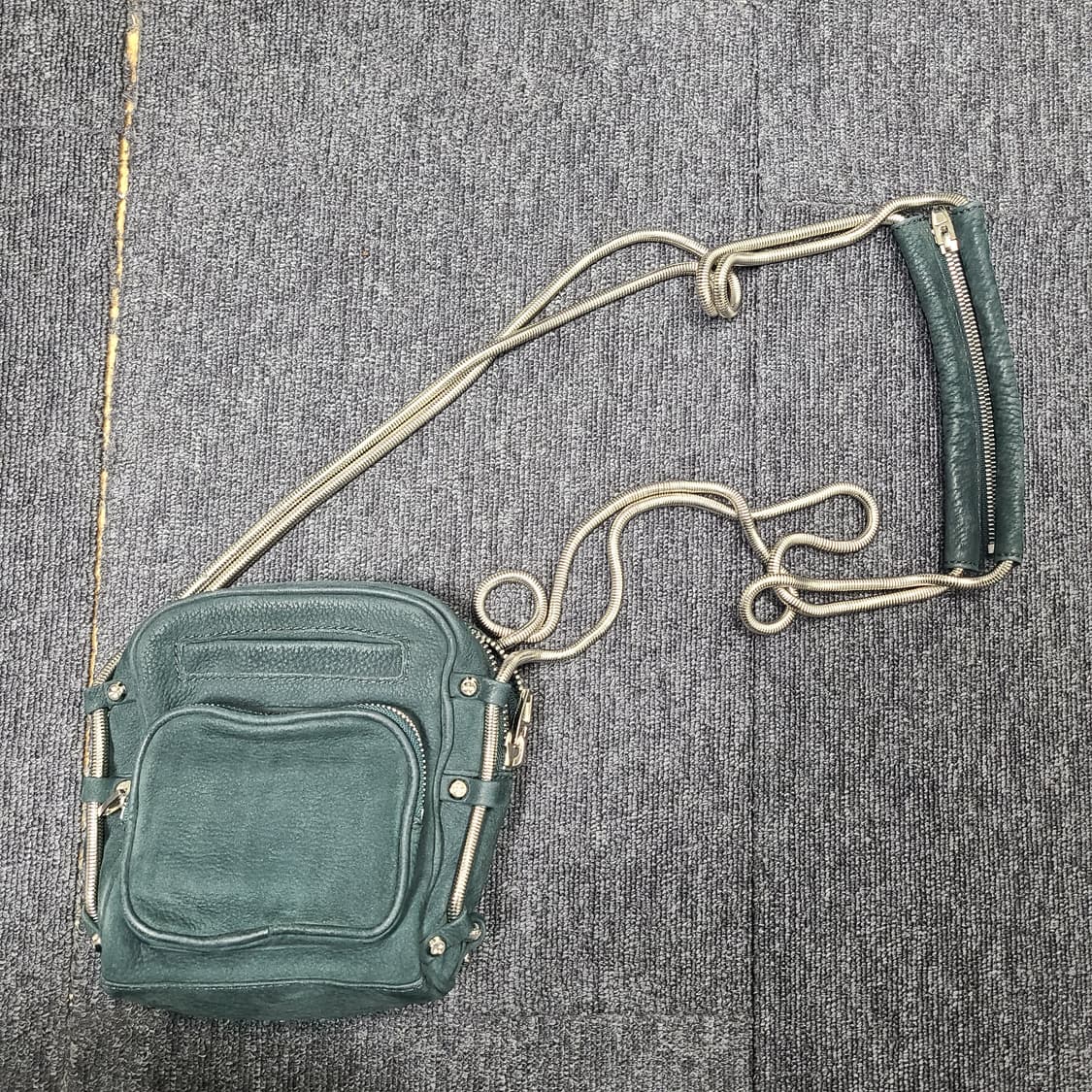 알렉산더왕 크로스백 상품이미지3