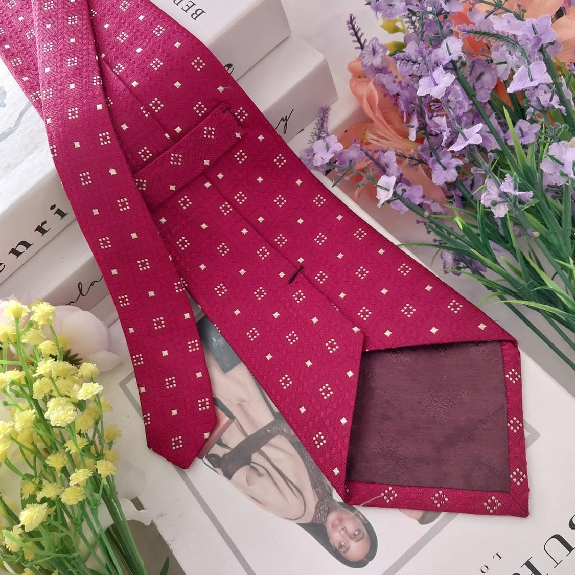 버버리 실크 레드 자카드 패턴 넥타이 9.7cm A+등급 K1345
 상품이미지5