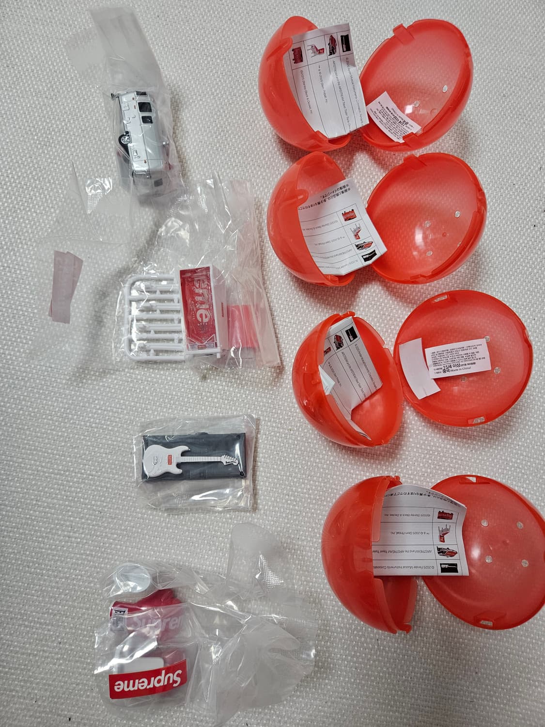 슈프림 가챠 일괄판매. 상품이미지1