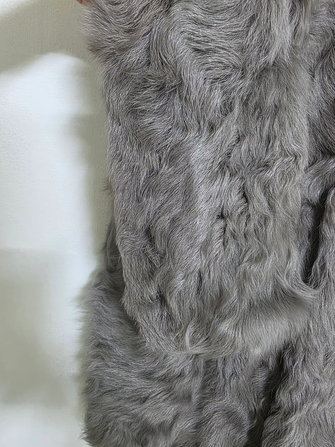 자라 ZARA WOMAN 100% 새끼양가죽 롱 퍼코트 (M사이즈) 상품이미지4