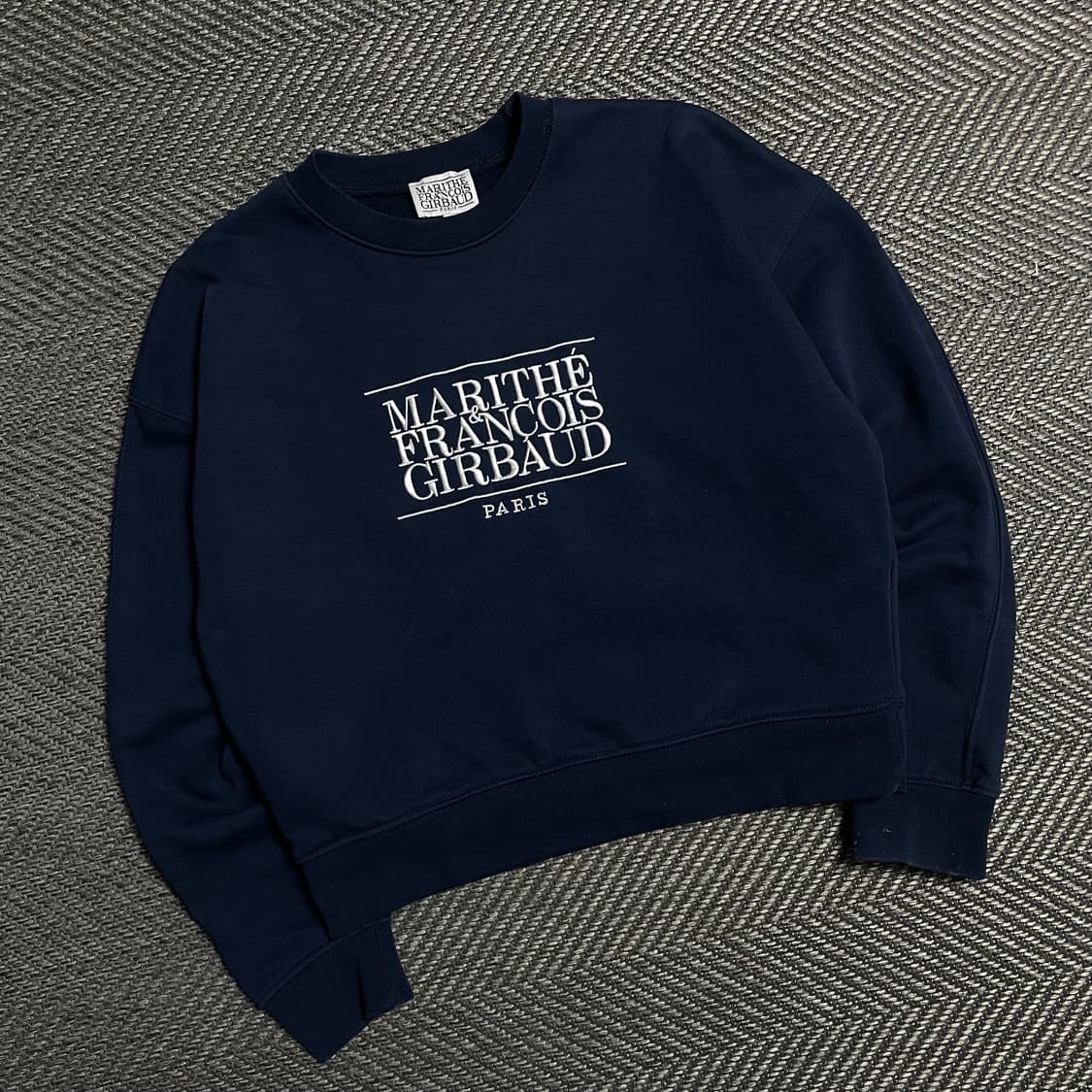 마리떼 프랑소와 저버 자수 빅로고 크롭 맨투맨 네이비y 5383 상품이미지1