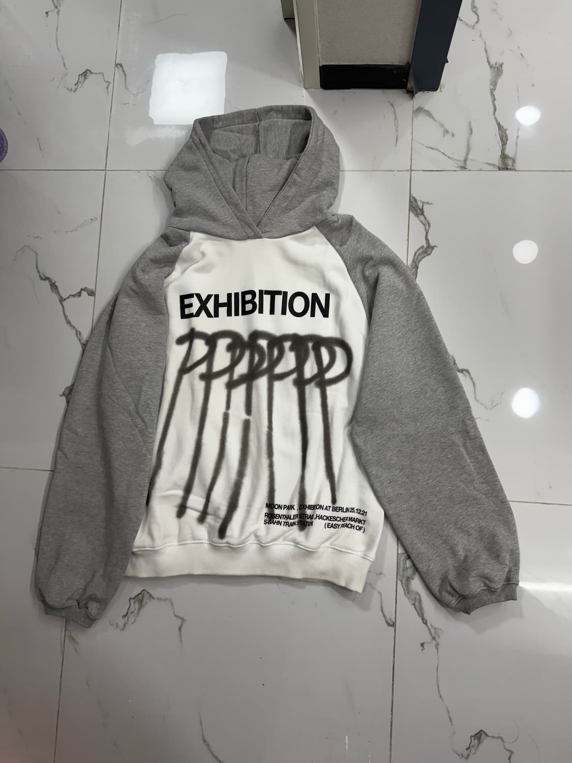 더뮤지엄비지터 베를린 exhibition 후드티 Free 상품이미지1
