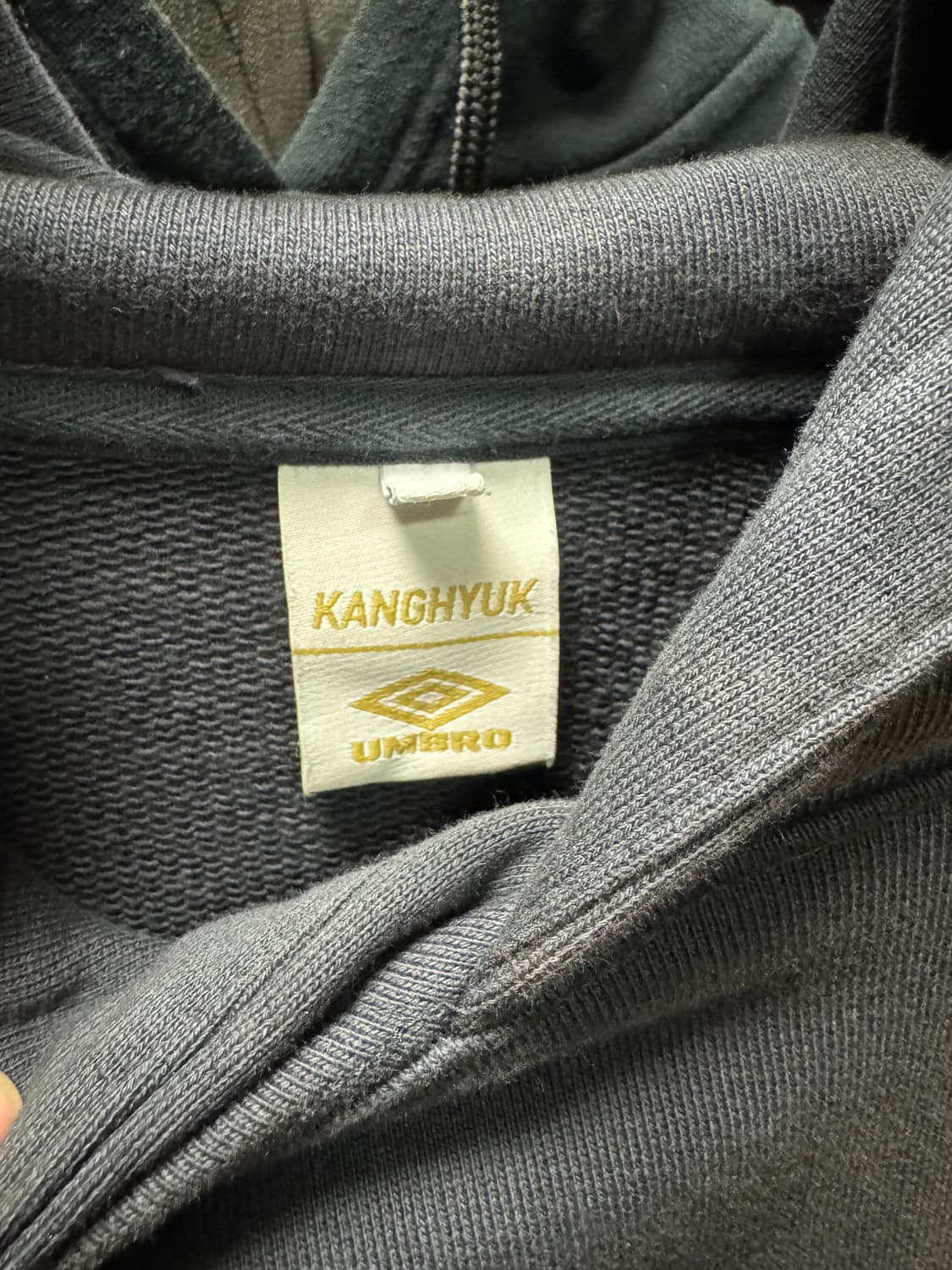 KangHyuk x UMBRO 후드티 상품이미지4