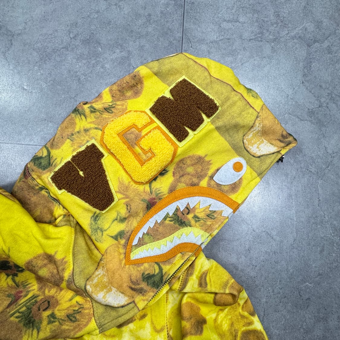베이프 x 반 고흐 뮤지엄 샤크 풀 집 후드 옐로우 급처 상품이미지2