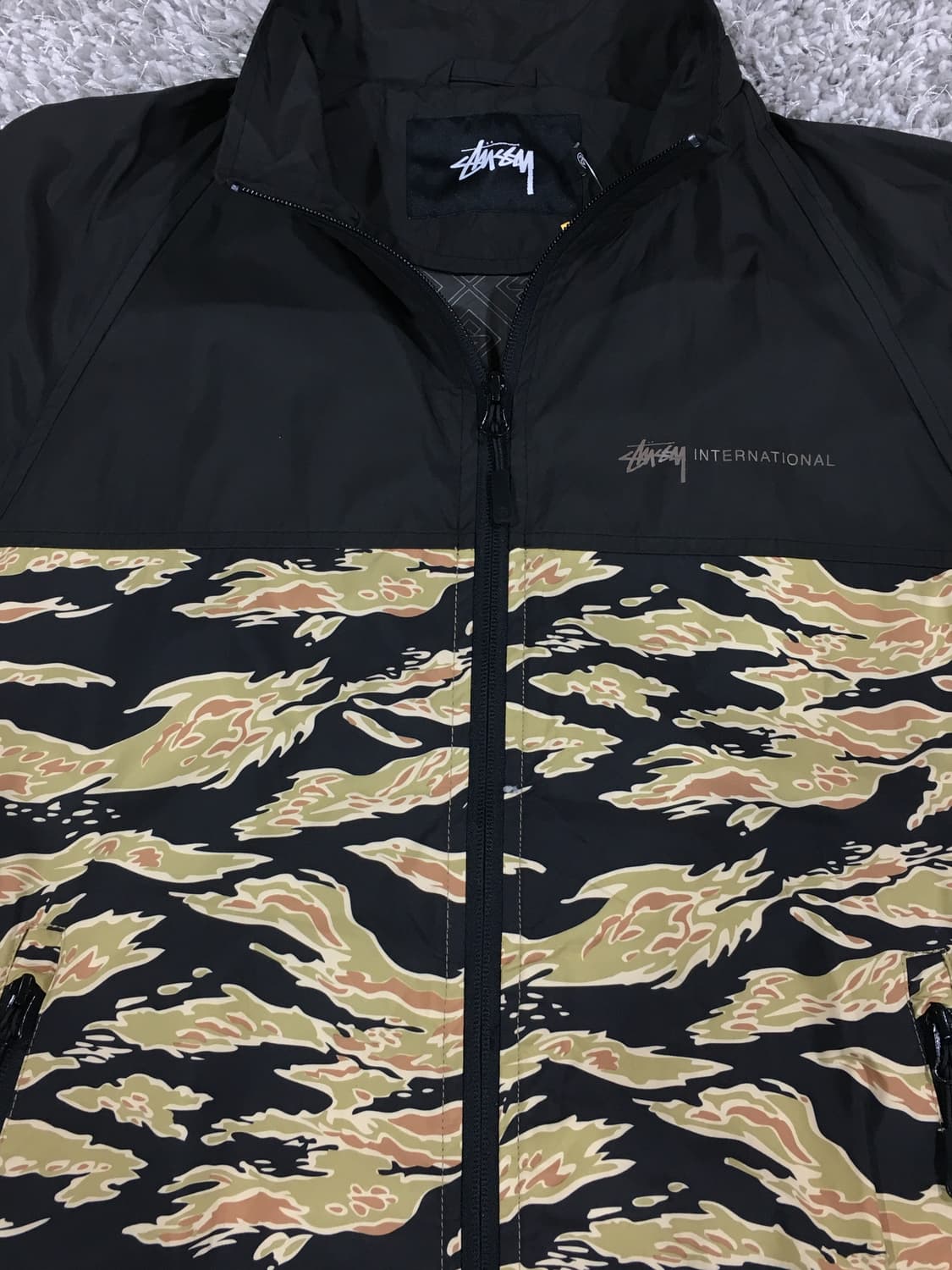 스투시 블랙 카모 바람막이 상품이미지4