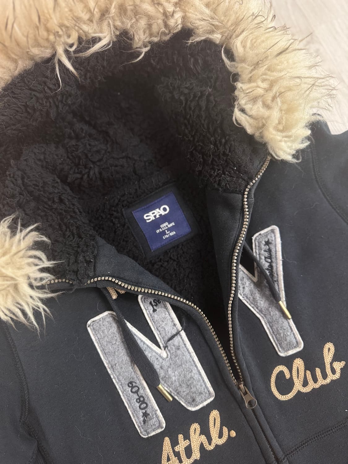 스파오 울프죠 퍼 후드집업 블랙 상품이미지3