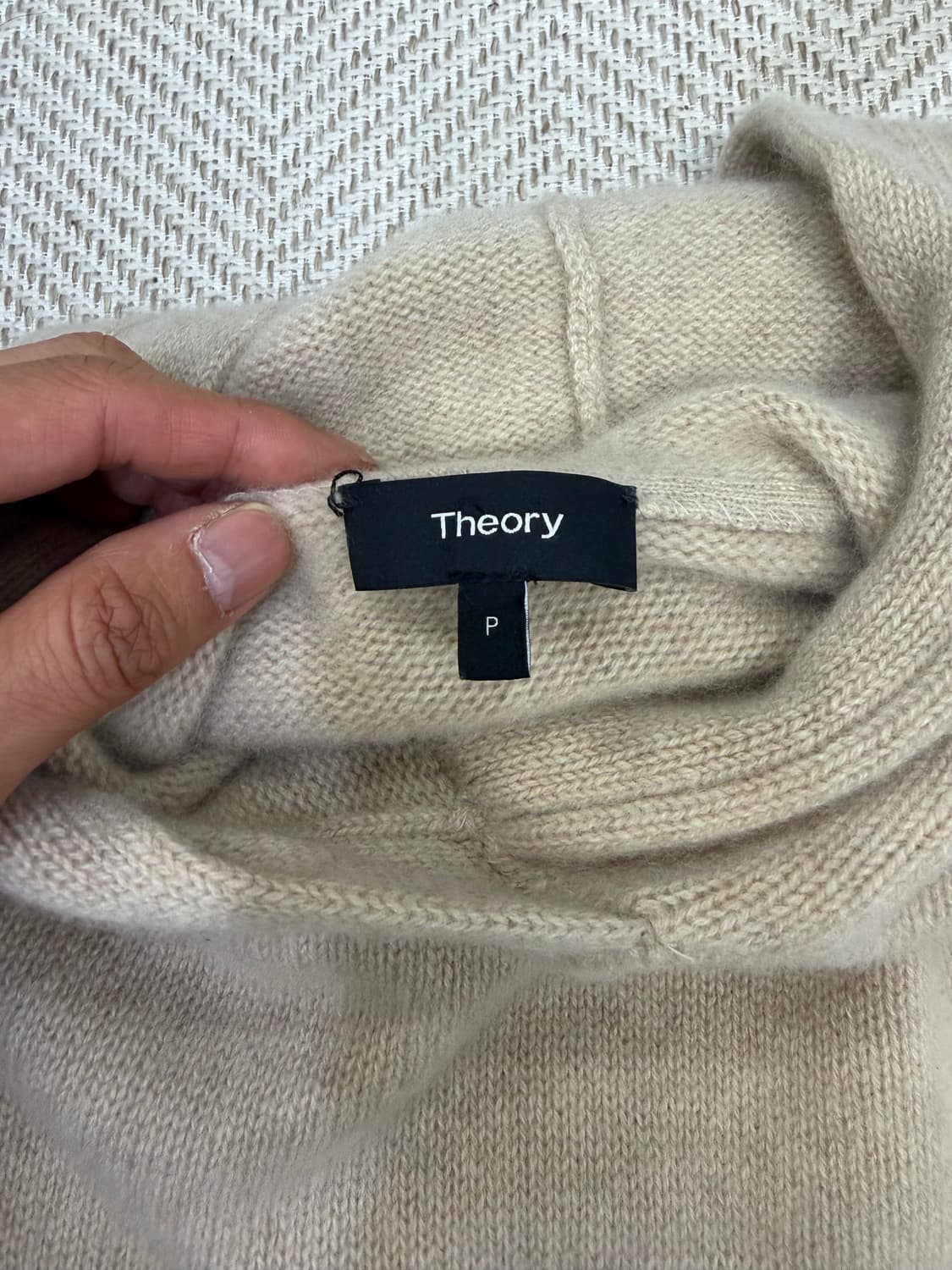 정품) 띠어리 오버핏 크롭 캐시미어100 후드니트 P 상품이미지5