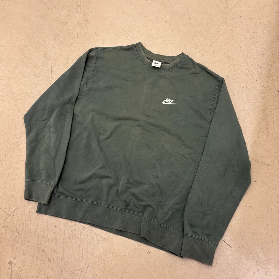 나이키 빅로고 페이드 맨투맨 상품이미지2