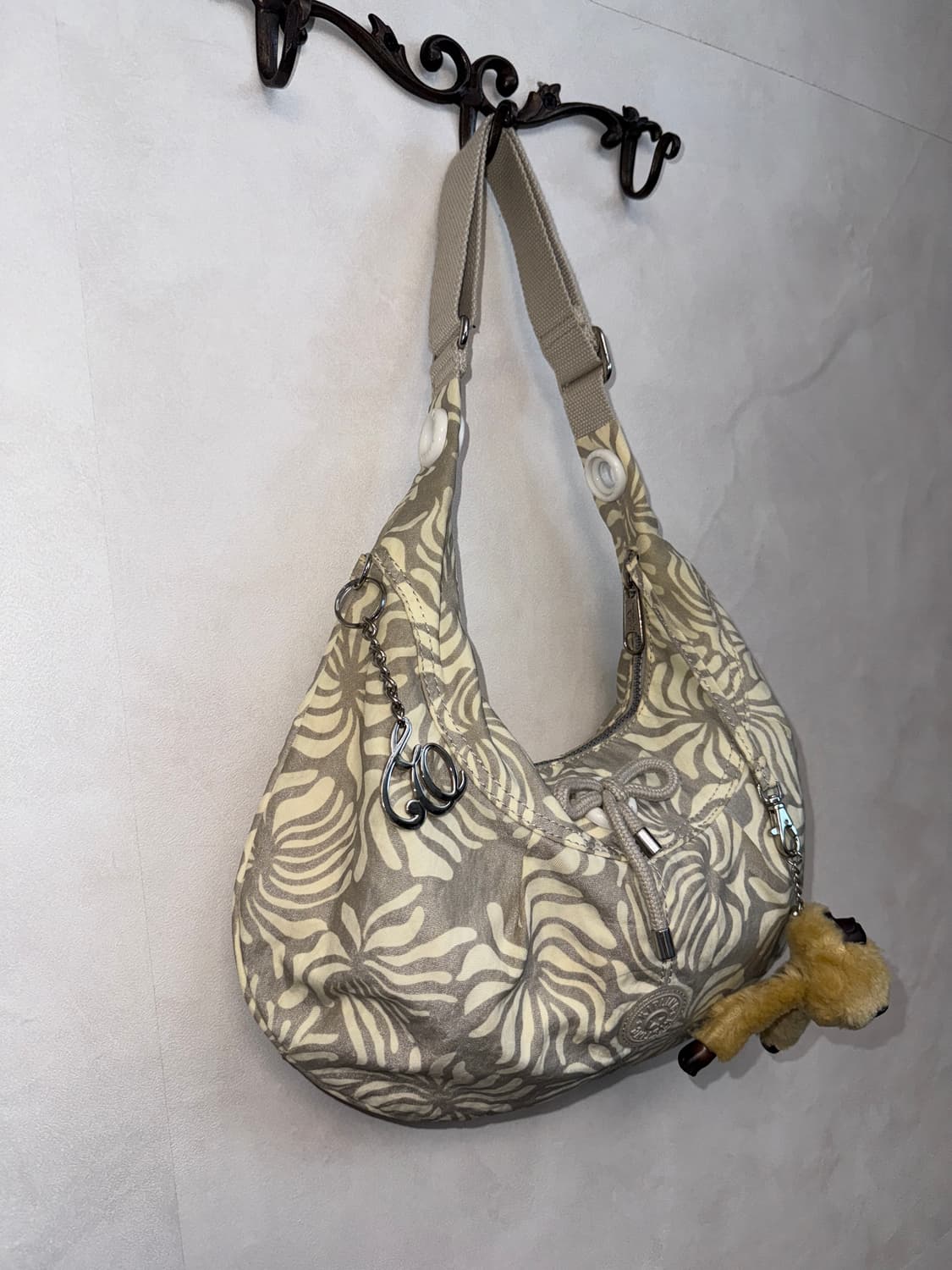 Kipling ash beige flower ribbon hobo bag 상품이미지2