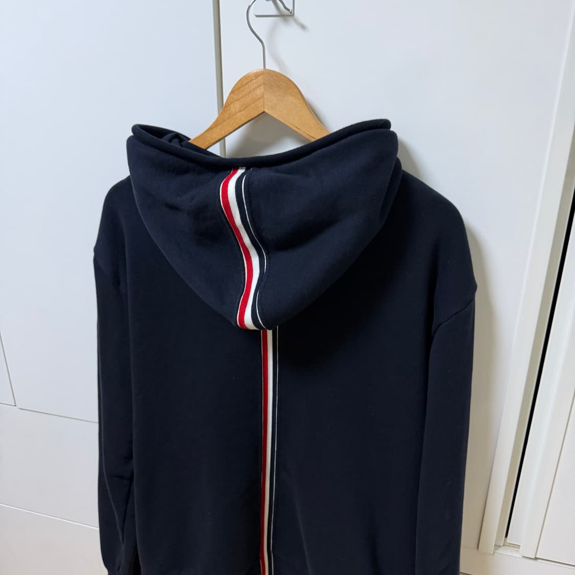 A / 4 (105) 톰브라운 백삼선 후드집업 네이비 상품이미지2