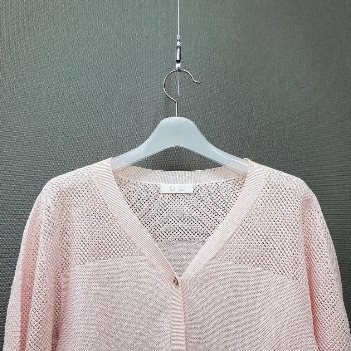 한섬 SJSJ 2023 브이넥 아일렛 니트 가디건 F사이즈 상품이미지3