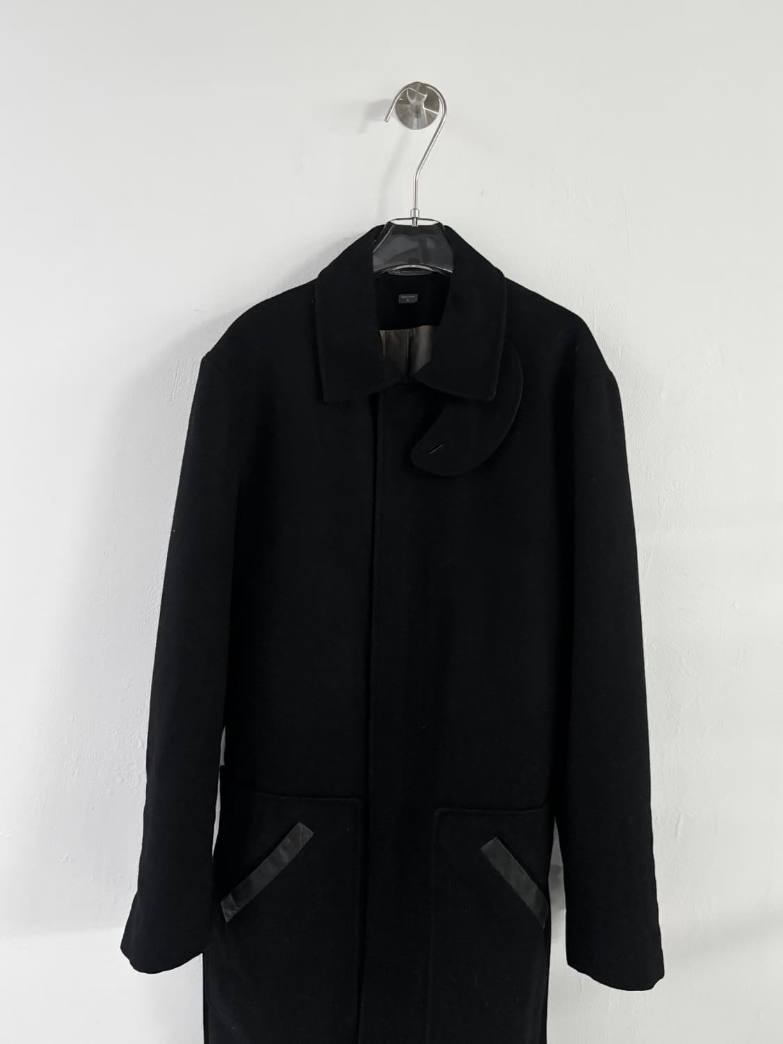 아르마니 익스체인지 하이넥 레더 카라 맥코트 상품이미지4