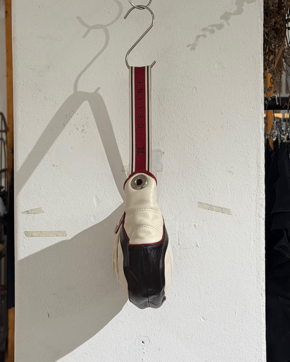 셀린느 화이트 레드 2002 피파 월드컵 레더 숄더백 상품이미지5