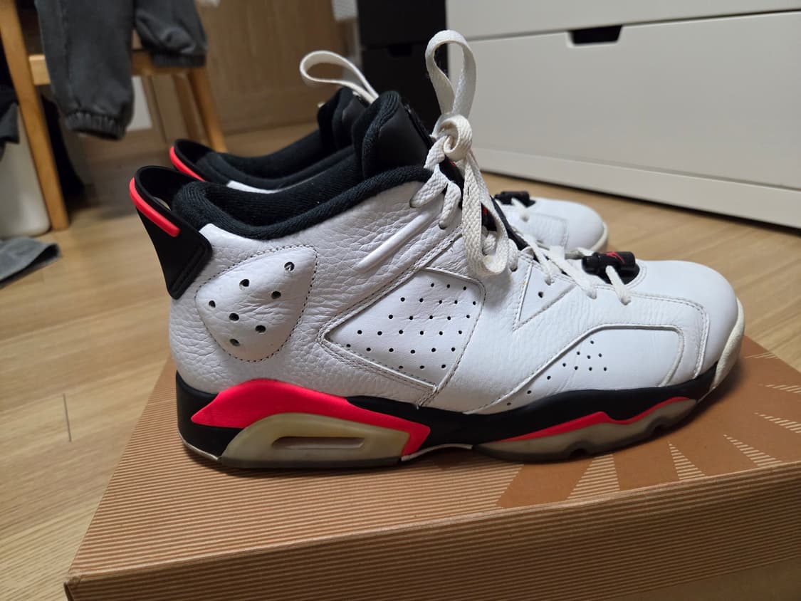 나이키 에어 조던 6 레트로 인프라 레드 상품이미지8