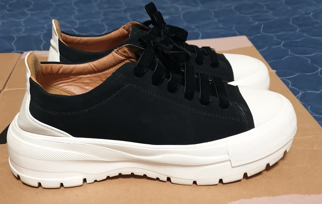 베라왕 고트누벅 슈퍼라이트 키높이 스니커즈 블랙 (240) 상품이미지3