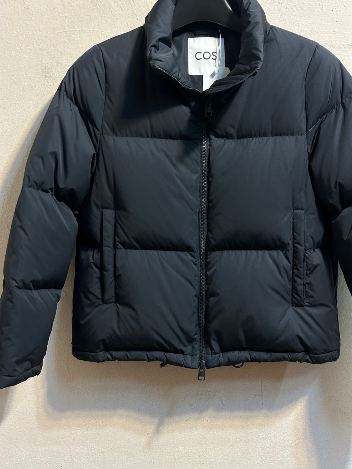 코스 블랙 숏 패딩 상품이미지3