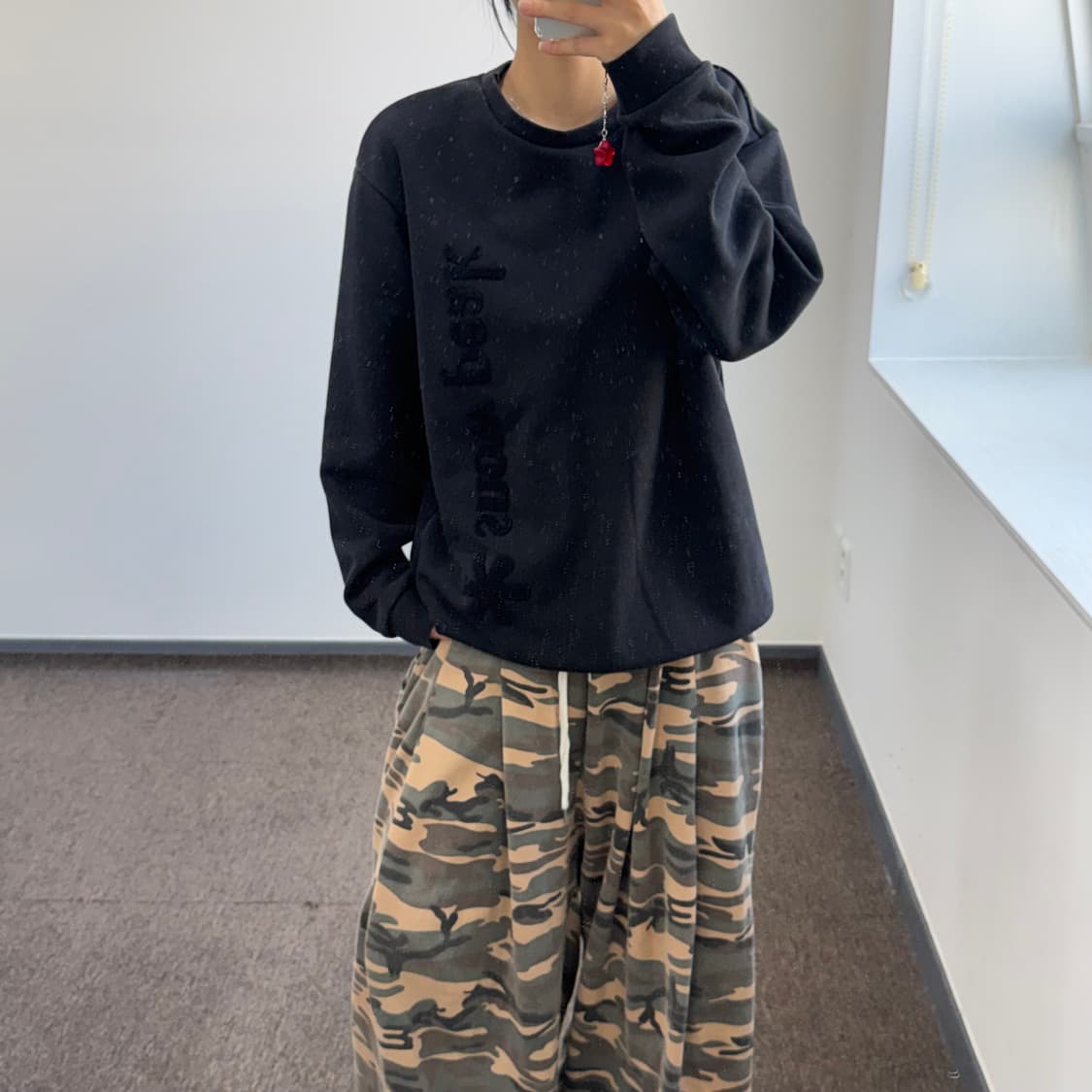 Snow peak 스노우피크 스펠아웃로고 블랙 맨투맨  상품이미지1