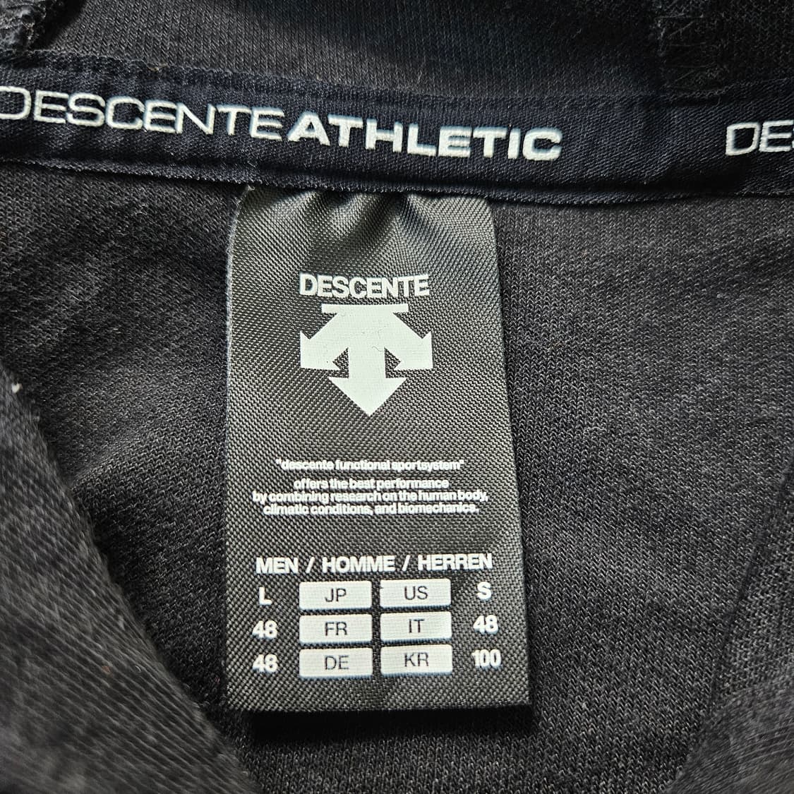 100 데상트 스트릿 프린팅 후드티 0323Y 상품이미지3