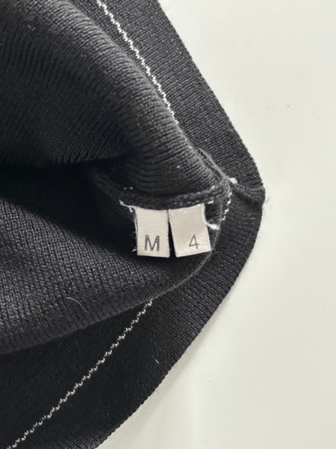 Armani 아르마니 꼴레지오니 블랙 니트 슬리브리스 상품이미지5