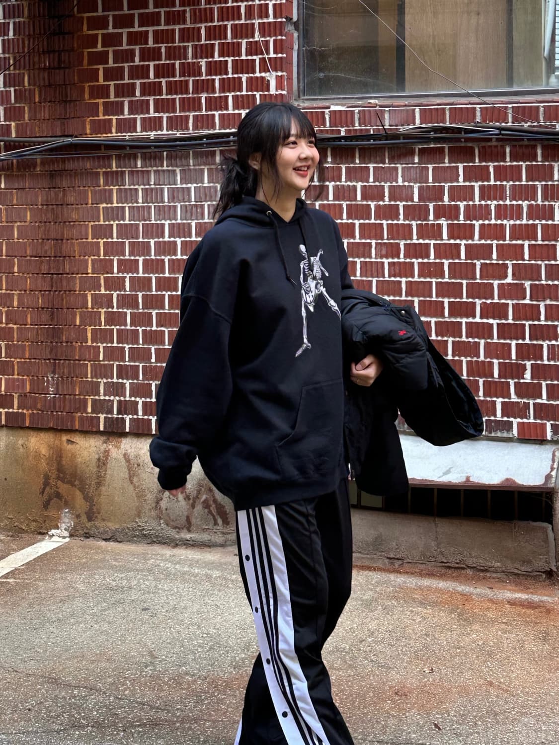 폴로 덕다운 패딩 스컬 후드 플리츠 미디 스커트 아디 크랙팬츠 코디세트 상품이미지6