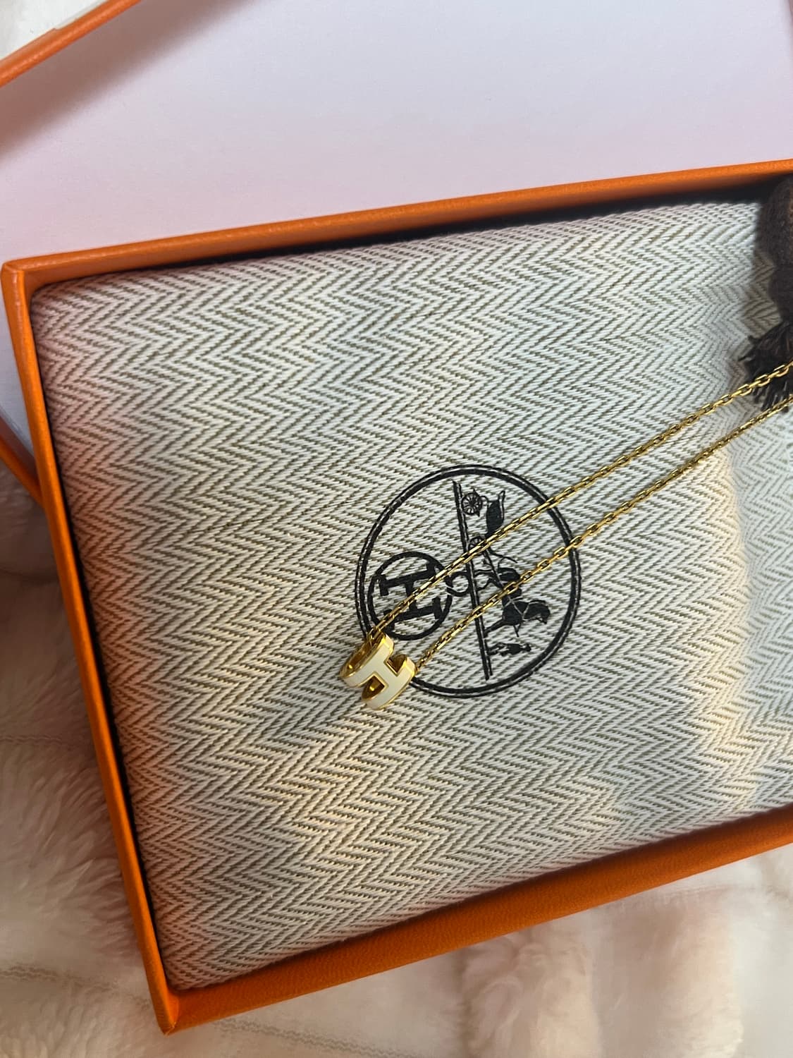 에르메스 미니 팝아슈 펜던트 골드 & 블랑 목걸이 상품이미지2