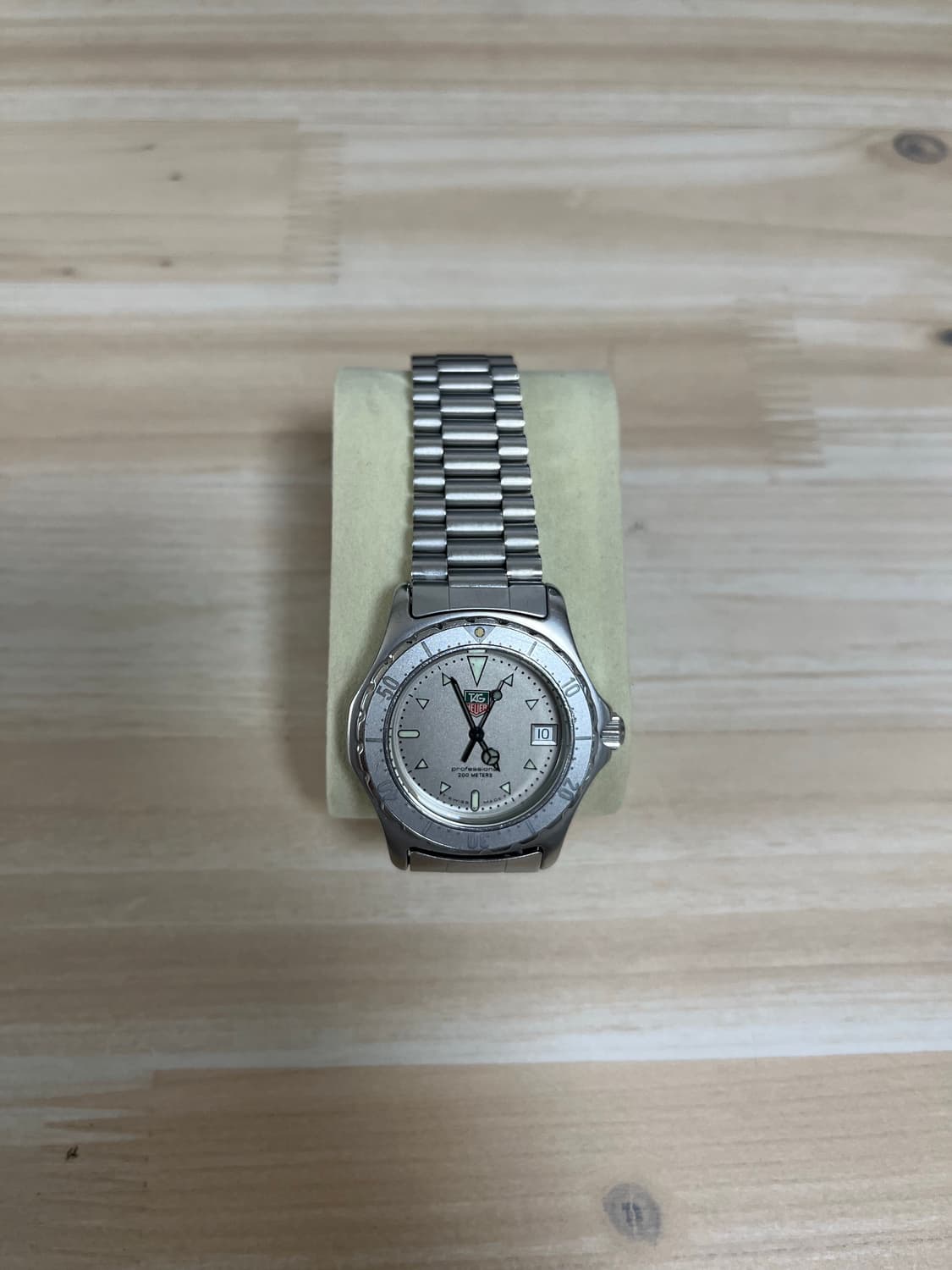 태그호이어 프로페셔널 쿼츠 상품이미지1