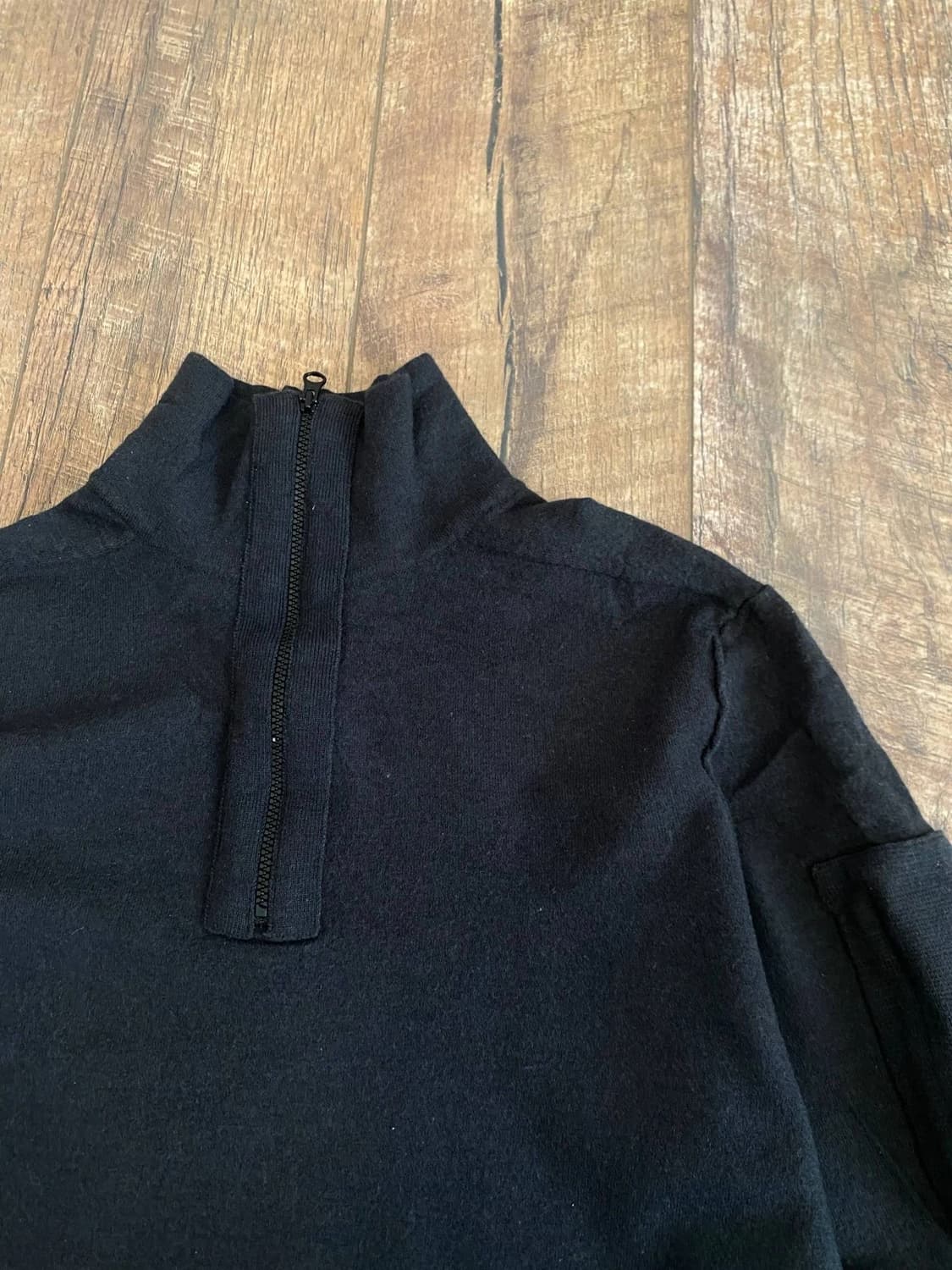 CP컴퍼니 하프 지퍼 렌즈 디테일 스웨터 상품이미지2