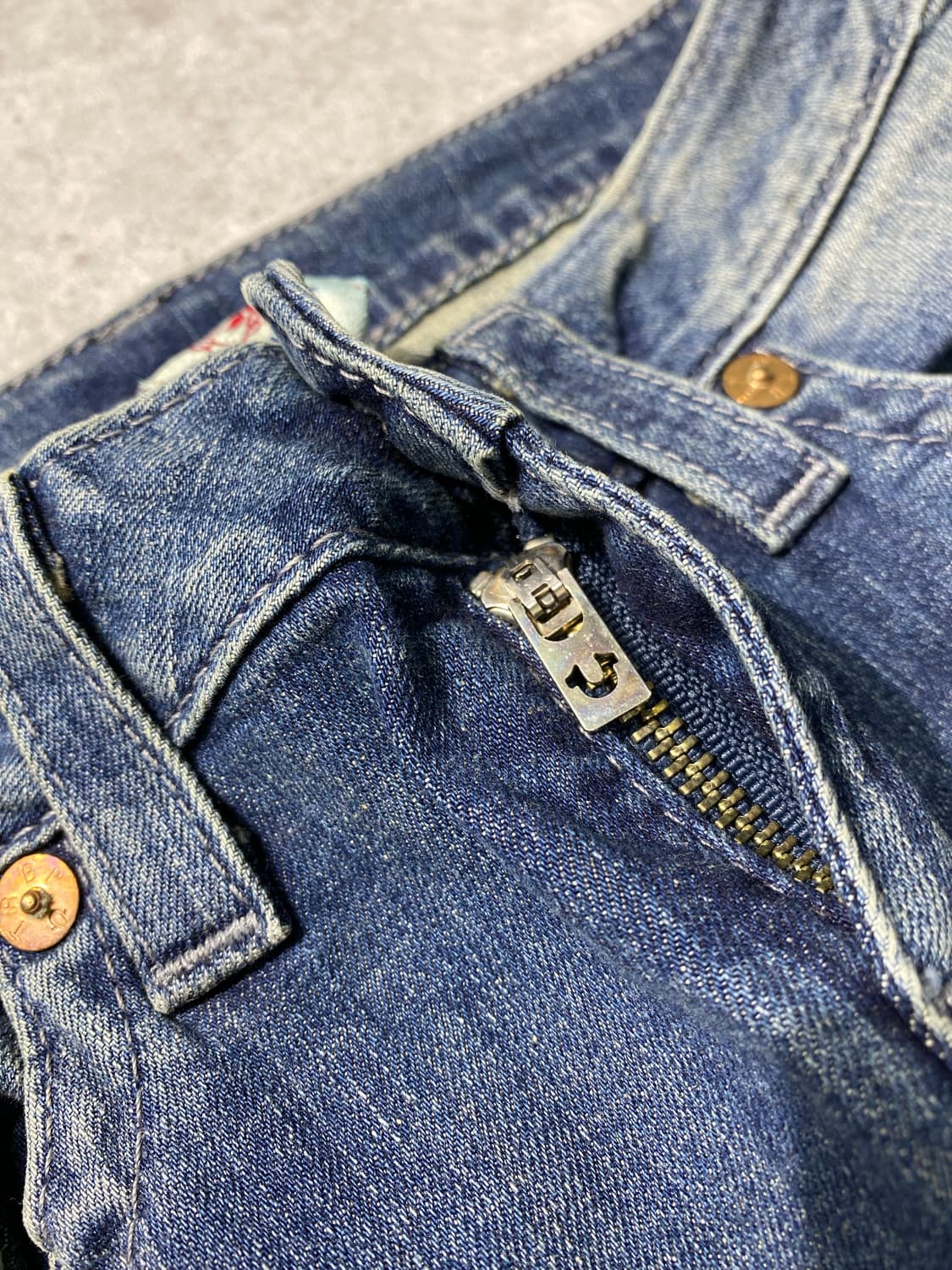 [28] True Religion 트루릴리전 데드스탁 부츠컷 데님팬츠 상품이미지3