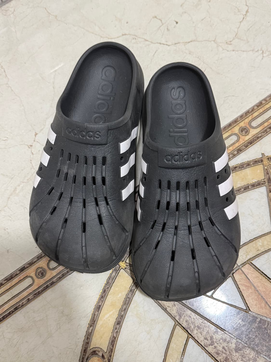 아디다스 아딜렛 블랙 상품이미지1