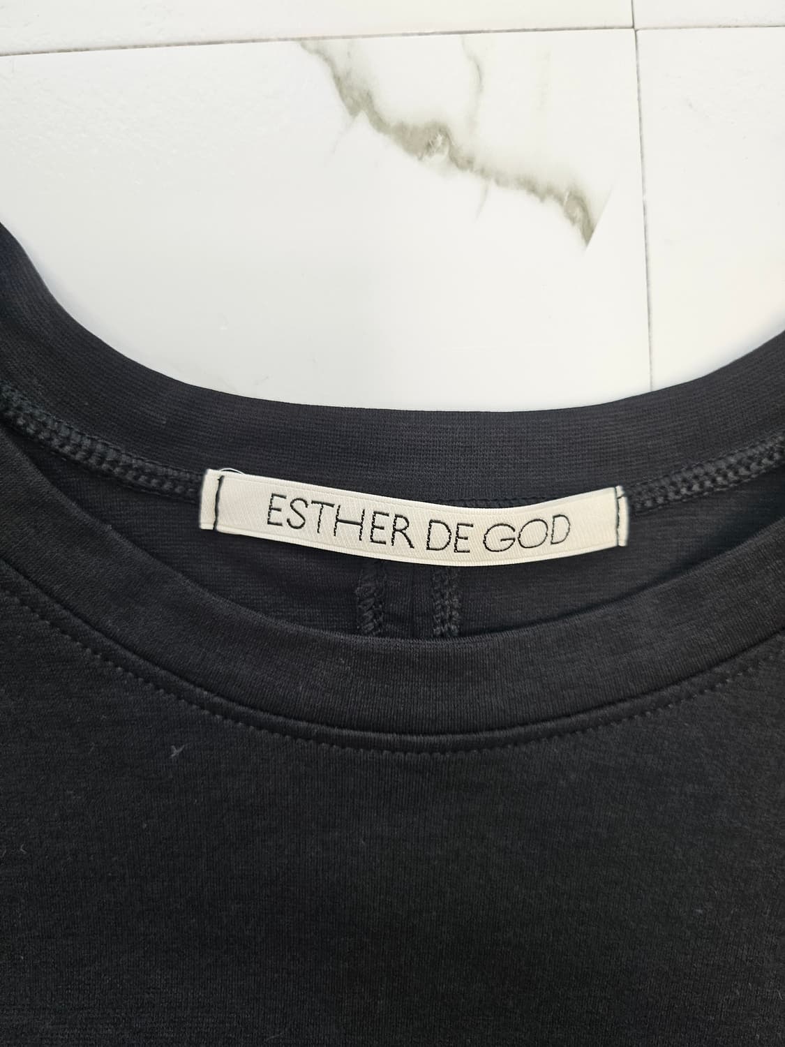 ESTHER DE GOD 블랙  반팔티 상품이미지3