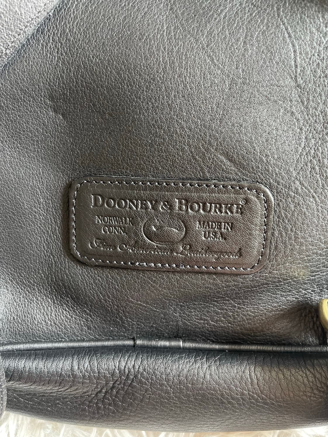 Dooney & Bourke 두니앤버크 빈티지 가죽 백팩 상품이미지3