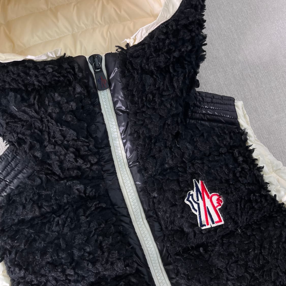 W100 몽클레어 25FW 패딩 베스트  상품이미지2