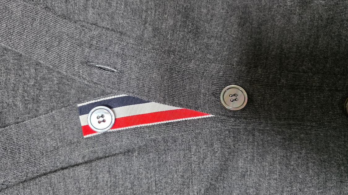 [3,새상품급]톰브라운 메리노울 가디건 다크그레이 상품이미지5