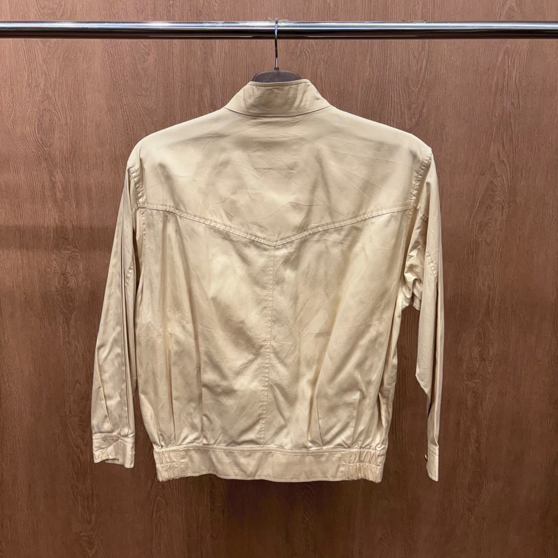 버버리 하이넥 블루종 자켓 숄더 요크 디테일 루즈핏 베이지 상품이미지3