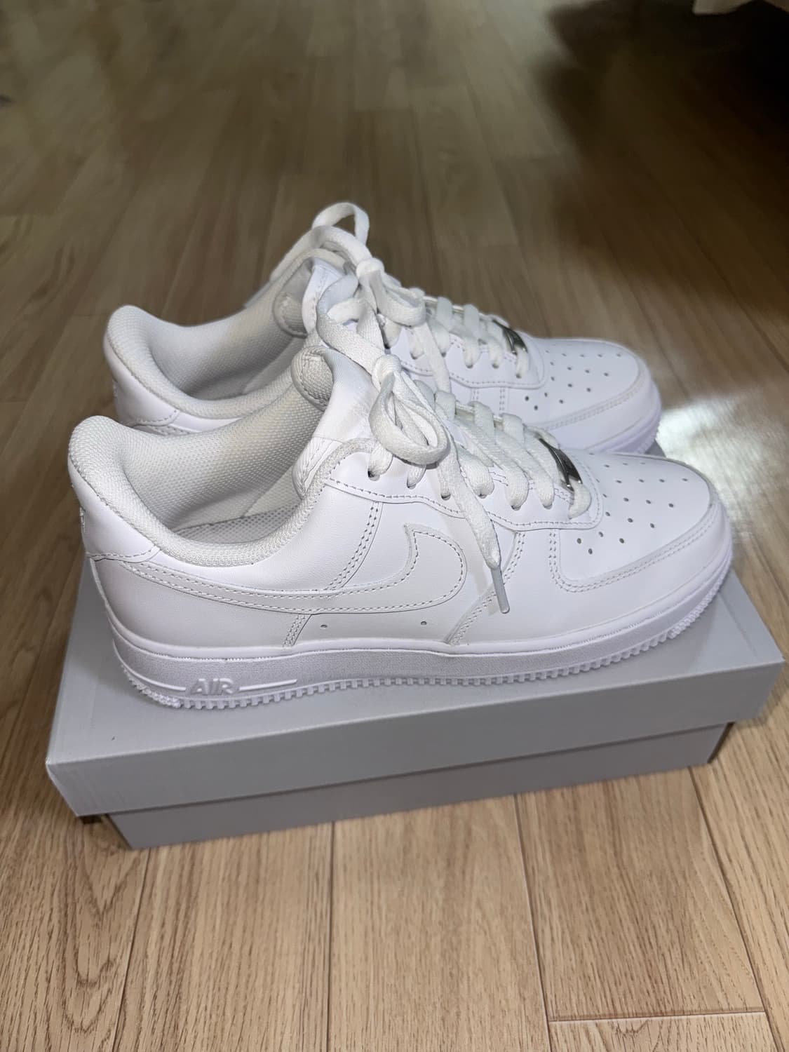 나이키 에어포스1 '07 로우 화이트 상품이미지3