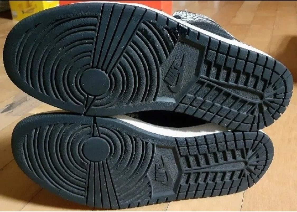 조던1 레트로 하이 블랙 엘리펀트 265 상품이미지7