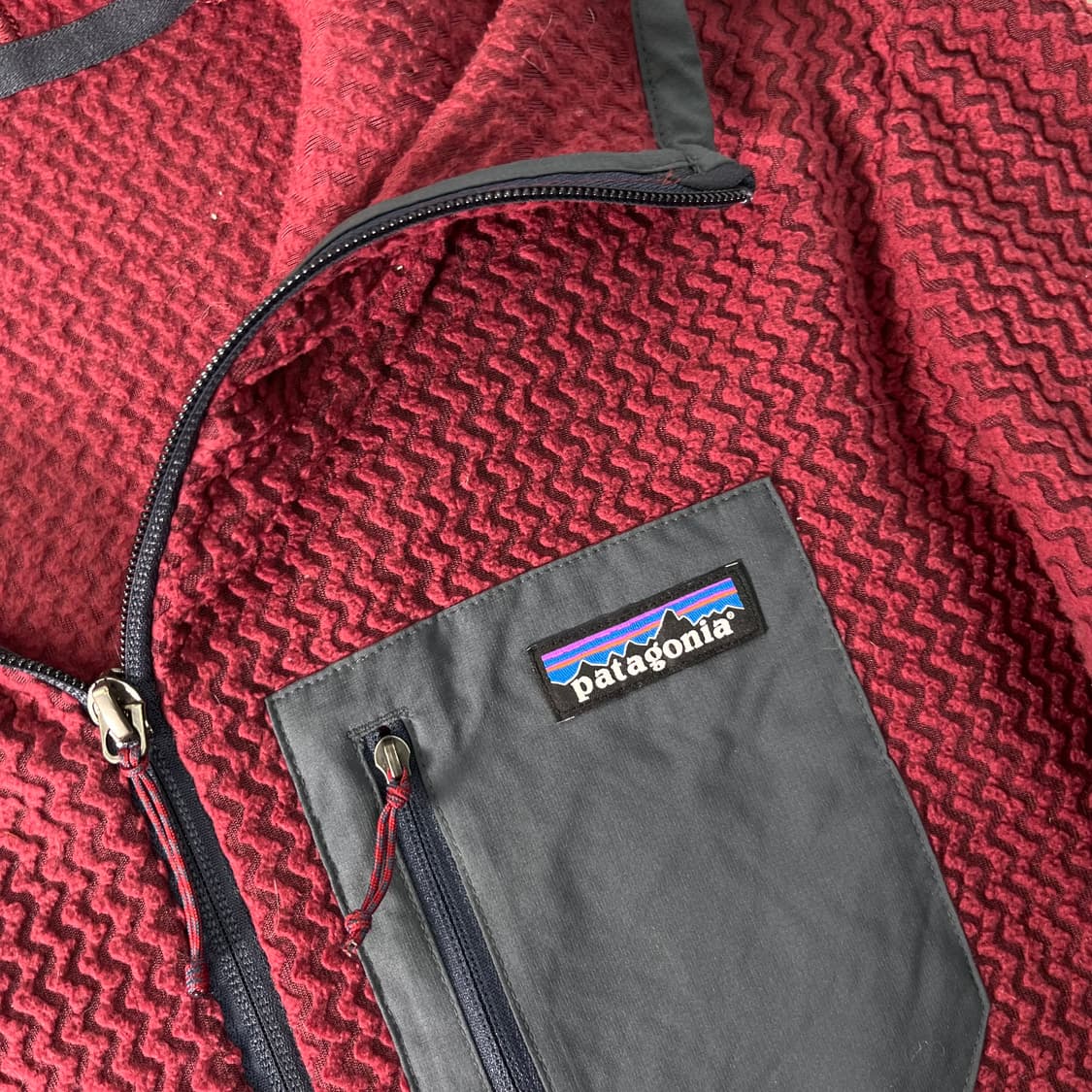 100 파타고니아 22FW R1 에어 풀집업 상품이미지2
