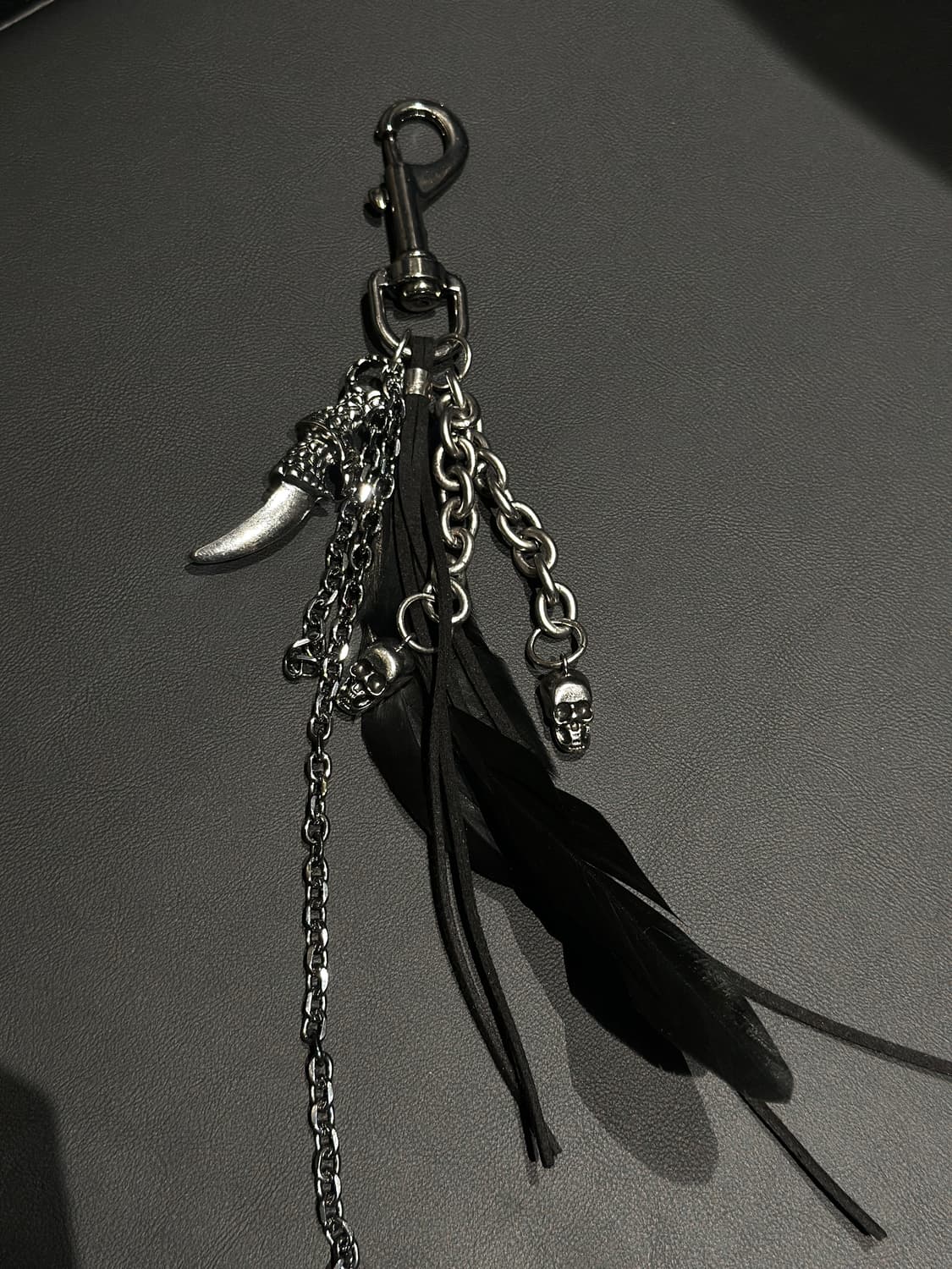 Vintage  black feather  keyring 상품이미지1