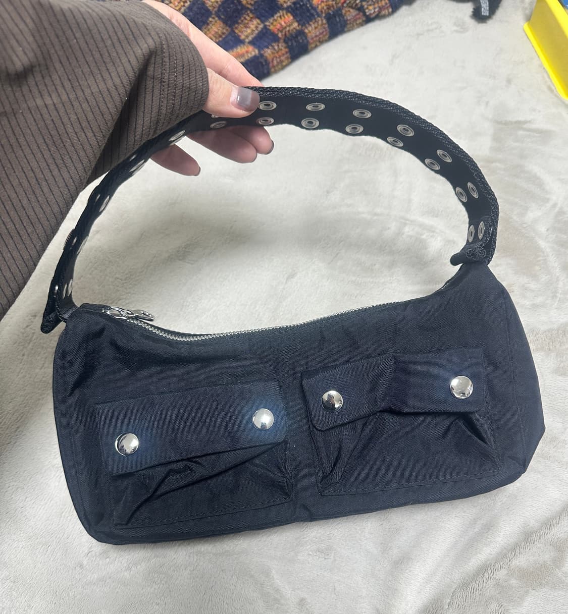 바쿠 X 몰리고다드 카고숄더백 Baggu 팝퍼 스트랩 블랙 상품이미지4