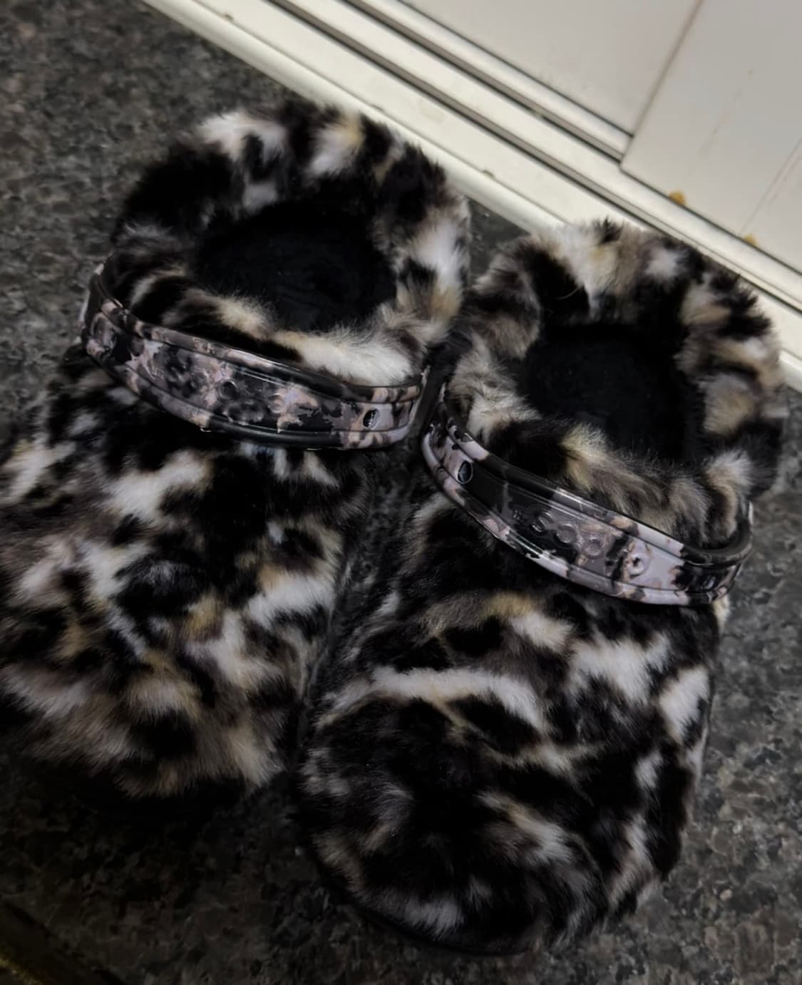 크록스 레오파드 퍼 250 상품이미지1