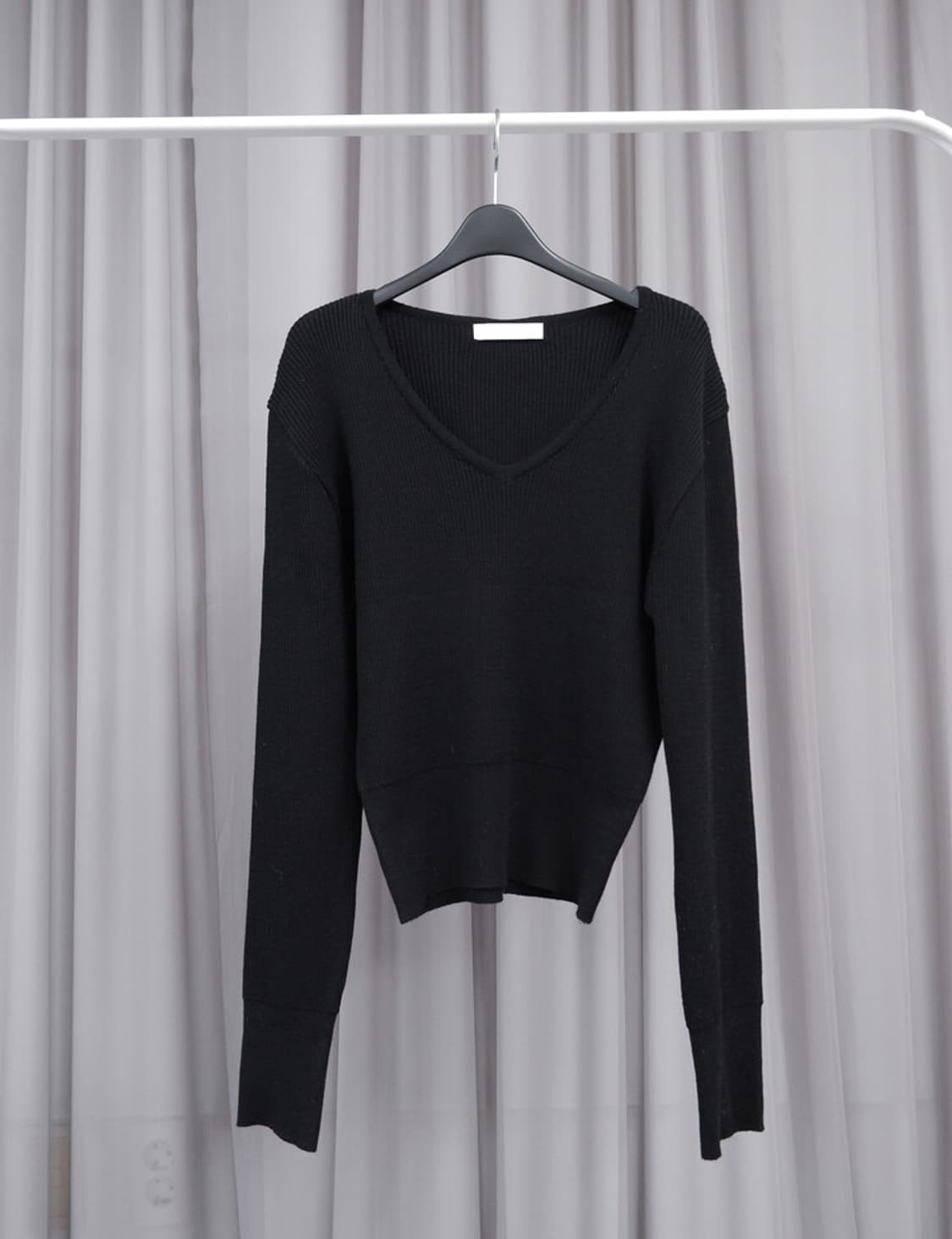 비센사이 비삼샵 브이넥 니트 블랙 상품이미지4