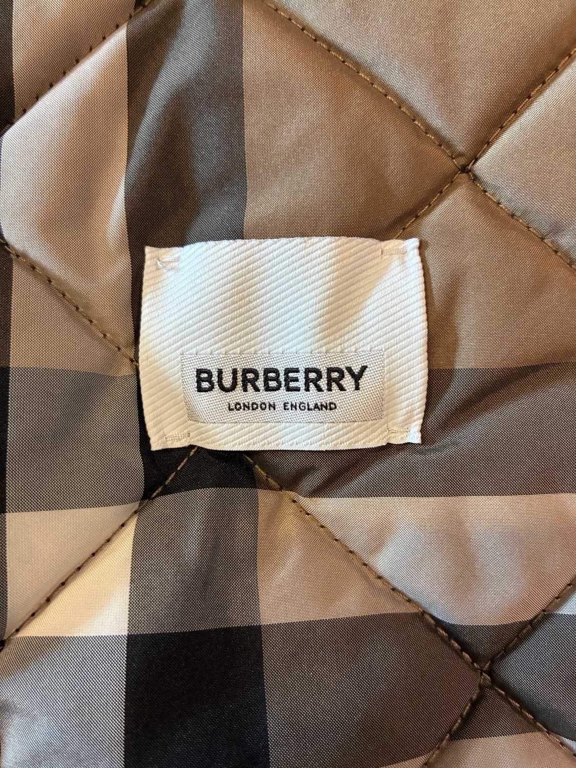 M) 버버리 타이팅 퀄팅 코트 블랙 상품이미지5