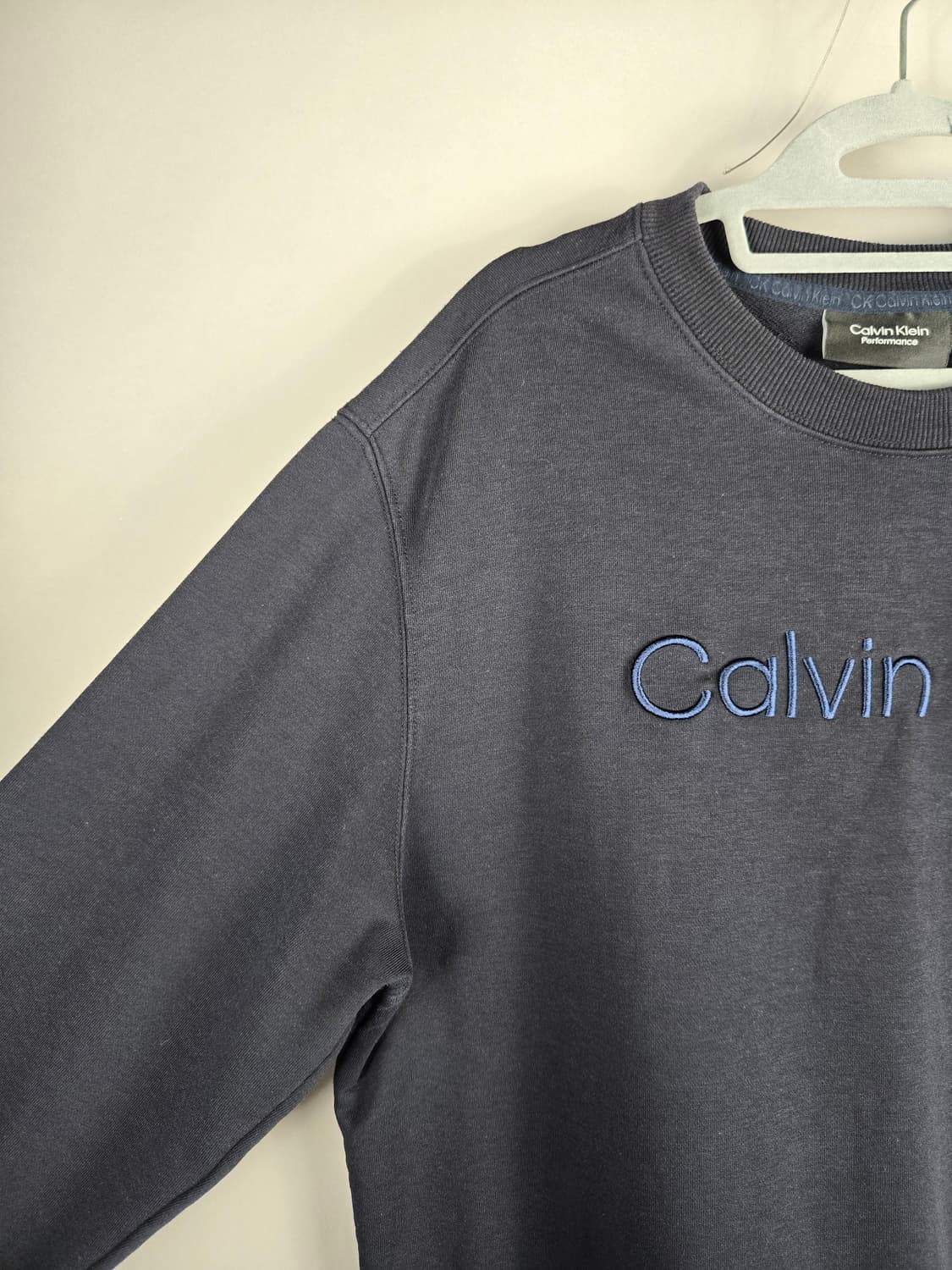 [무료배송]CK 캘빈클라인 XL 남성 퍼포먼스 맨투맨 네이비 상품이미지3